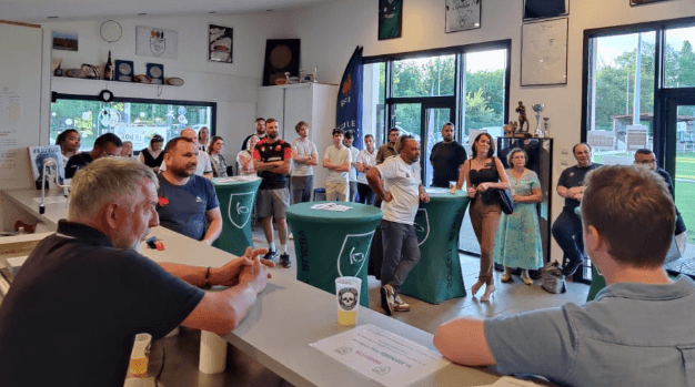 Club d'entrepreneurs Loyettes basé sur la recommandation Le fonctionnement du cercle repose sur un principe clé : la recommandation. En apprenant à connaître les activités de chacun, les membres peuvent se recommander de manière pertinente et efficace. Un levier puissant pour développer son activité sans prospection intrusive.